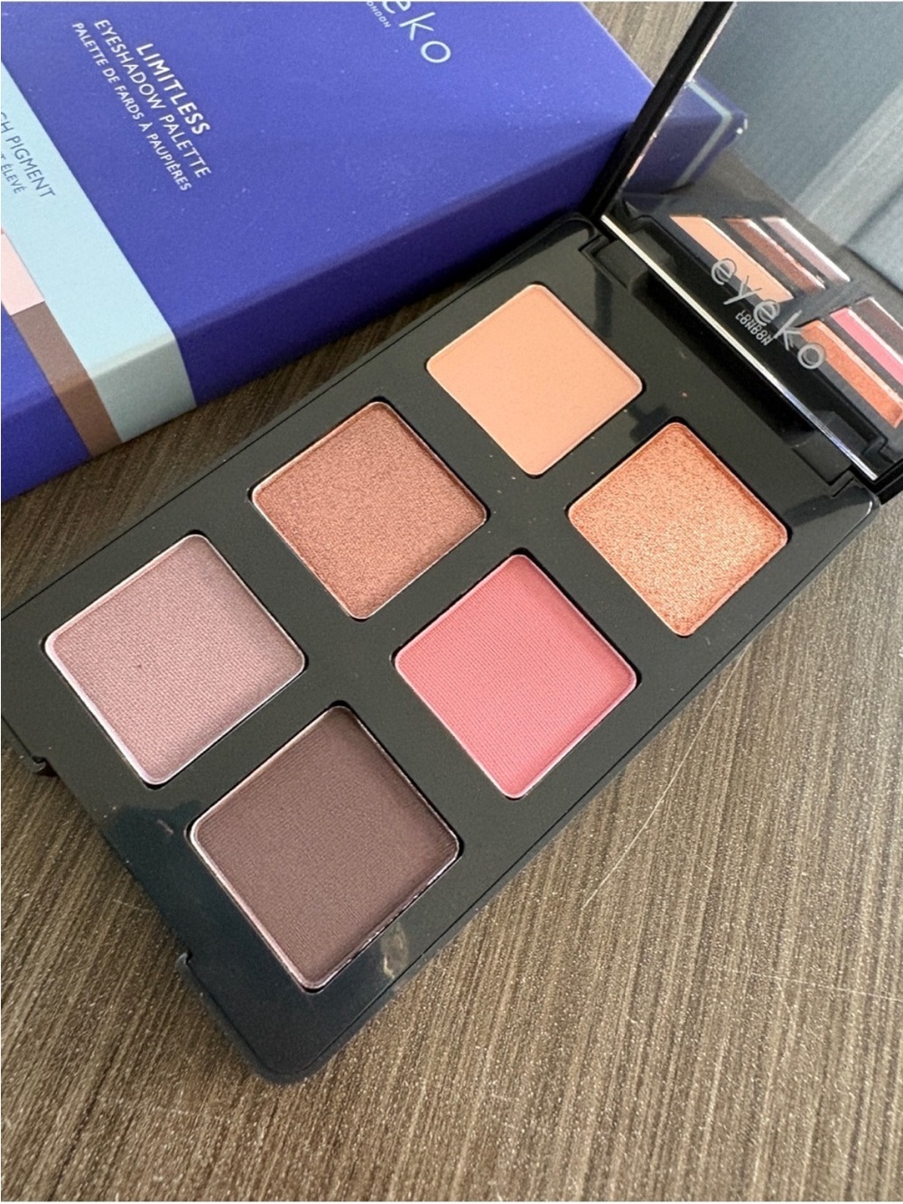 Eyeko Limitless Liner + Eyeshadow Pallet. Law of Attraction and Concrete Pink - Picture 5 of 5